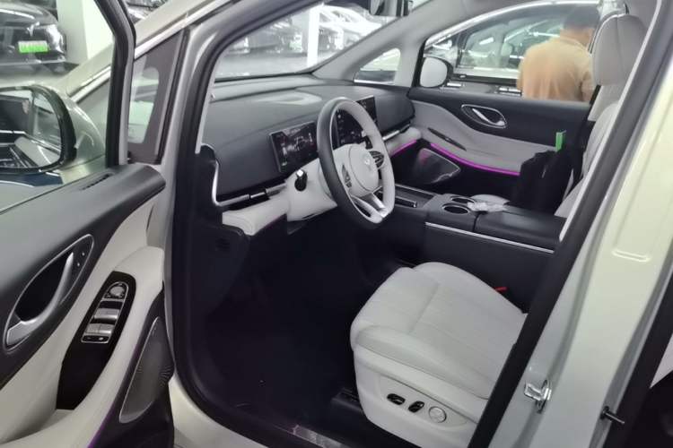 Used VOYAH Dream 2025 EV Four-Wheel-Drive Flagship Qiankun Version Left Front Seat