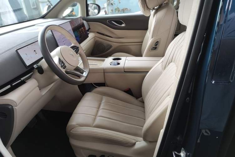 Used VOYAH Dream 2025 PHEV Four-Wheel-Drive Flagship Kunpeng Edition Left Front Seat