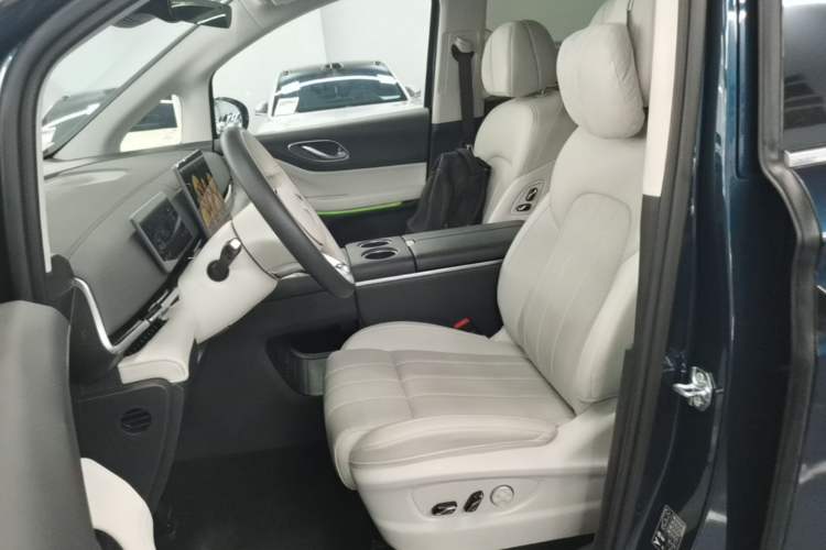 Used VOYAH Dream 2025 PHEV Four-Wheel Drive Prestige Qiankun Edition Left Front Seat