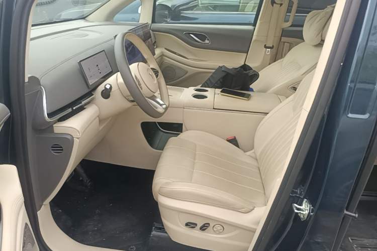Used VOYAH Dream 2025 PHEV Four-Wheel-Drive Flagship Kunpeng Edition Left Front Seat