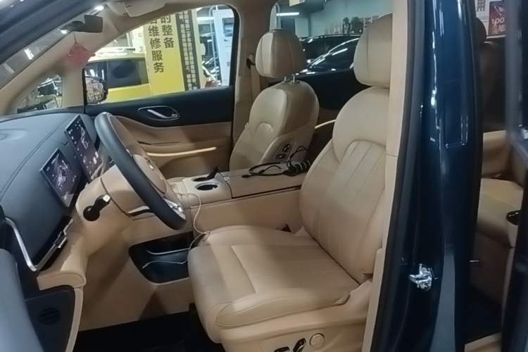 Used VOYAH Dream 2025 PHEV Four-Wheel Drive Prestige Qiankun Edition Left Front Seat