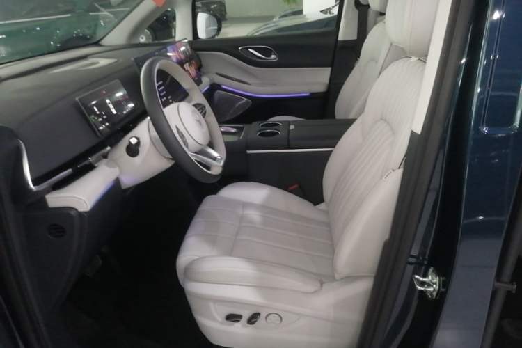Used VOYAH Dream 2025 PHEV Four-Wheel-Drive Flagship Kunpeng Edition Left Front Seat