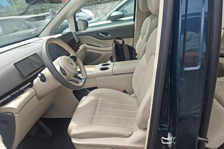 Used VOYAH Dream 2025 PHEV Four-Wheel-Drive Flagship Kunpeng Edition Left Front Seat