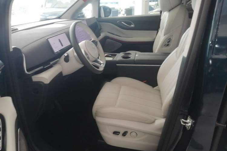 Used VOYAH Dream 2025 PHEV Four-Wheel-Drive Flagship Kunpeng Edition Left Front Seat