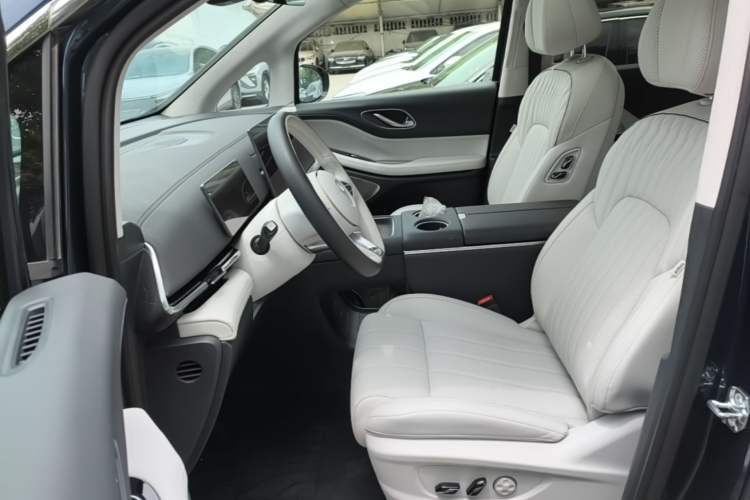 Used VOYAH Dream 2025 PHEV Four-Wheel-Drive Flagship Kunpeng Edition Left Front Seat