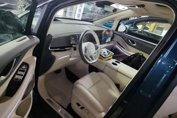 Used VOYAH Dream 2025 PHEV Four-Wheel Drive Prestige Kunpeng Edition Left Front Seat