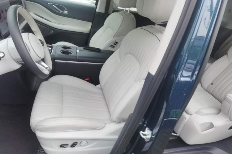 Used VOYAH Dream 2025 PHEV Four-Wheel-Drive Flagship Kunpeng Edition Left Front Seat