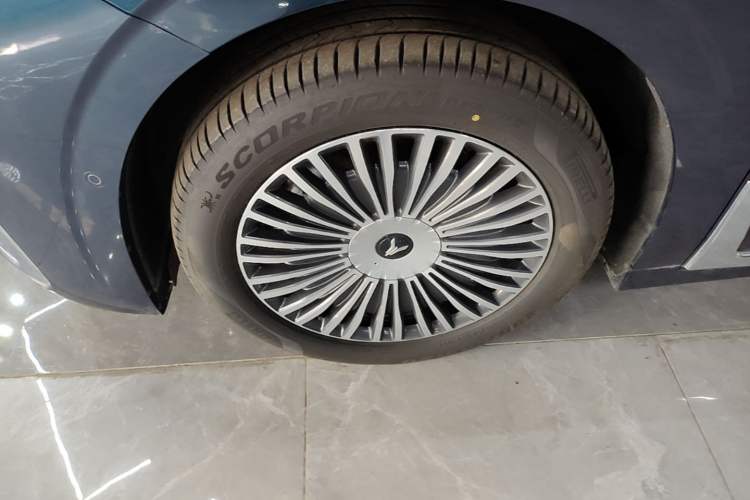 Used VOYAH Dream 2025 PHEV Four-Wheel-Drive Flagship Kunpeng Edition Left Front Wheel Hub
