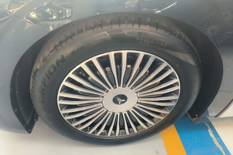 Used VOYAH Dream 2025 PHEV Four-Wheel-Drive Flagship Kunpeng Edition Left Front Wheel Hub