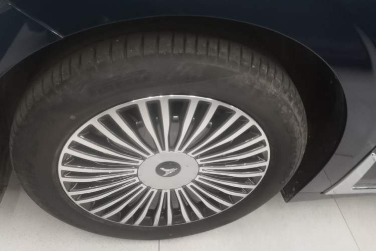 Used VOYAH Dream 2025 PHEV Four-Wheel-Drive Flagship Kunpeng Edition Left Front Wheel Hub