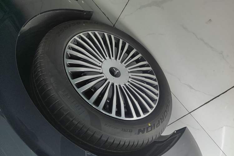Used VOYAH Dream 2025 PHEV Four-Wheel-Drive Flagship Kunpeng Edition Left Front Wheel Hub