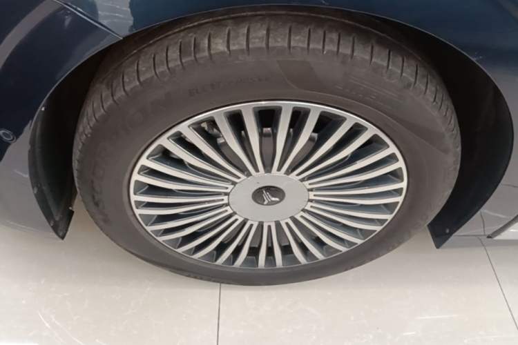 Used VOYAH Dream 2025 PHEV Four-Wheel-Drive Flagship Kunpeng Edition Left Front Wheel Hub
