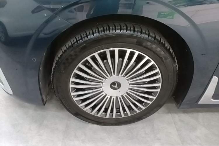 Used VOYAH Dream 2025 PHEV Four-Wheel-Drive Flagship Kunpeng Edition Left Front Wheel Hub
