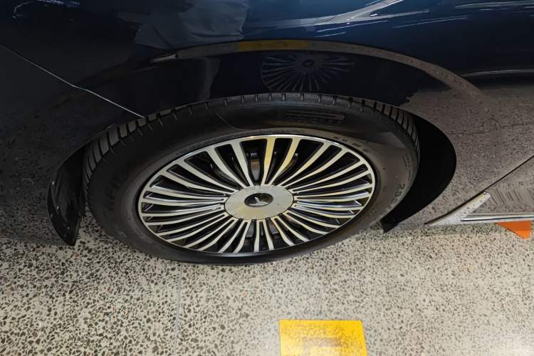 Used VOYAH Dream 2025 PHEV Four-Wheel-Drive Flagship Kunpeng Edition Left Front Wheel Hub