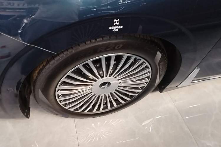 Used VOYAH Dream 2025 PHEV Four-Wheel-Drive Flagship Kunpeng Edition Left Front Wheel Hub