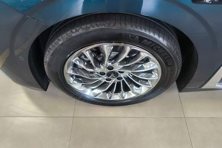 Used VOYAH Dream 2025 PHEV Four-Wheel-Drive Flagship Version – Qiankun Edition Left Front Wheel Hub