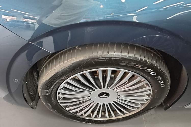 Used VOYAH Dream 2025 PHEV Four-Wheel-Drive Flagship Kunpeng Edition Left Front Wheel Hub