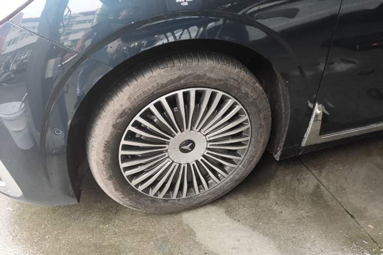 Used VOYAH Dream 2025 PHEV Four-Wheel-Drive Flagship Kunpeng Edition Left Front Wheel Hub