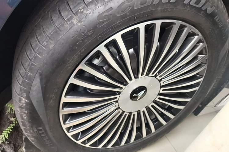 Used VOYAH Dream 2025 PHEV Four-Wheel-Drive Flagship Version – Qiankun Edition Left Front Wheel Hub