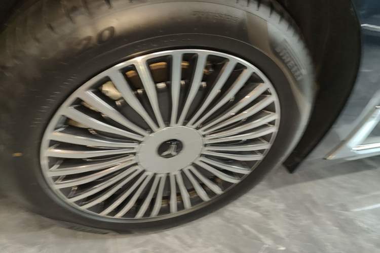 Used VOYAH Dream 2025 PHEV Four-Wheel-Drive Flagship Kunpeng Edition Left Front Wheel Hub