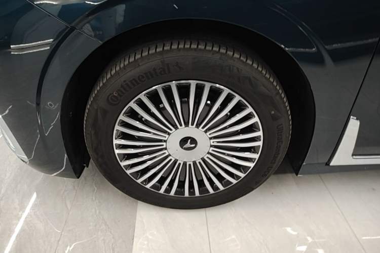 Used VOYAH Dream 2025 PHEV Four-Wheel Drive Excellence Kunpeng Edition Left Front Wheel Hub