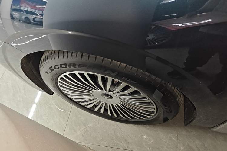 Used VOYAH Dream 2025 PHEV Four-Wheel-Drive Flagship Kunpeng Edition Left Front Wheel Hub