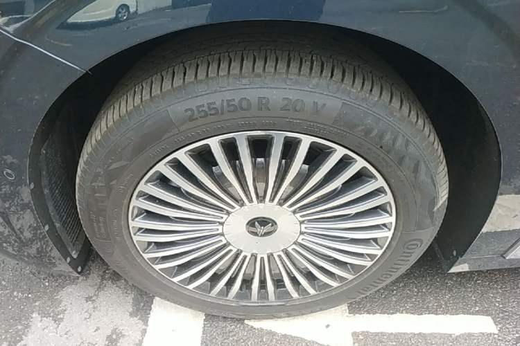 Used VOYAH Dream 2025 PHEV Four-Wheel Drive Prestige Kunpeng Edition Left Front Wheel Hub