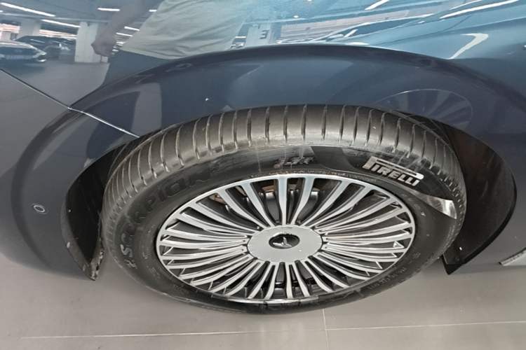 Used VOYAH Dream 2025 PHEV Four-Wheel Drive Prestige Kunpeng Edition Left Front Wheel Hub