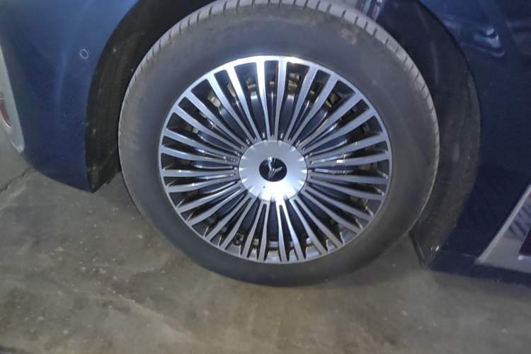 Used VOYAH Dream 2025 PHEV Four-Wheel-Drive Flagship Kunpeng Edition Left Front Wheel Hub