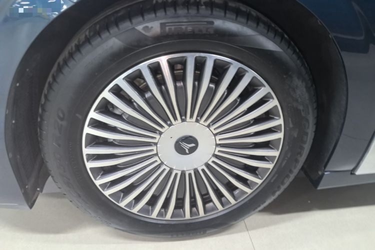 Used VOYAH Dream 2025 PHEV Four-Wheel-Drive Flagship Kunpeng Edition Left Front Wheel Hub