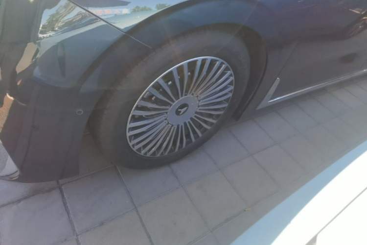 Used VOYAH Dream 2025 PHEV Four-Wheel-Drive Flagship Kunpeng Edition Left Front Wheel Hub