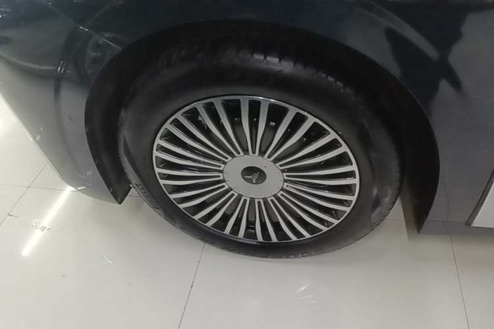 Used VOYAH Dream 2025 PHEV Four-Wheel Drive Prestige Qiankun Edition Left Front Wheel Hub
