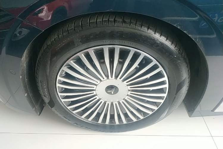 Used VOYAH Dream 2025 PHEV Four-Wheel-Drive Flagship Kunpeng Edition Left Front Wheel Hub