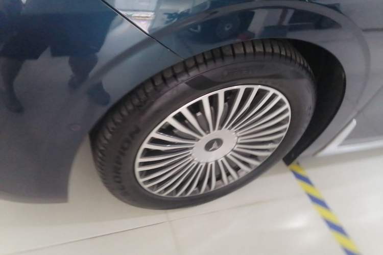 Used VOYAH Dream 2025 PHEV Four-Wheel-Drive Flagship Kunpeng Edition Left Front Wheel Hub