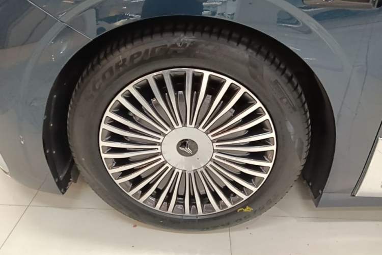 Used VOYAH Dream 2025 PHEV Four-Wheel-Drive Flagship Version – Qiankun Edition Left Front Wheel Hub