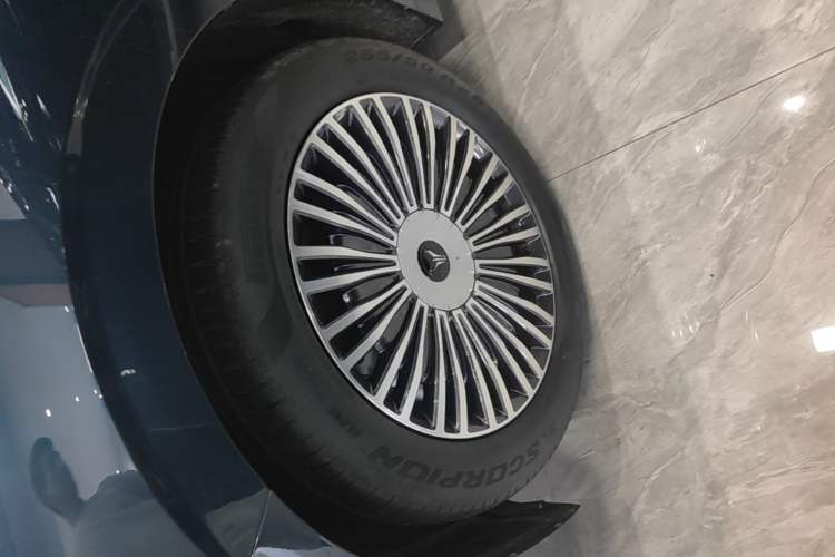 Used VOYAH Dream 2025 PHEV Four-Wheel-Drive Flagship Kunpeng Edition Left Front Wheel Hub