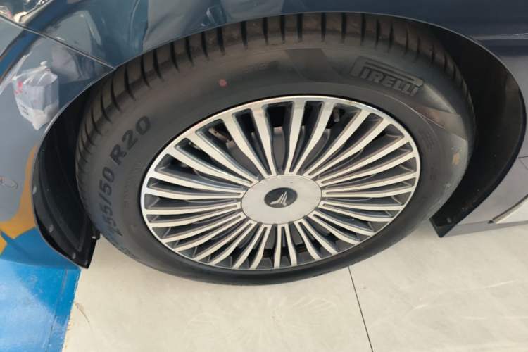 Used VOYAH Dream 2025 PHEV Four-Wheel-Drive Flagship Kunpeng Edition Left Front Wheel Hub