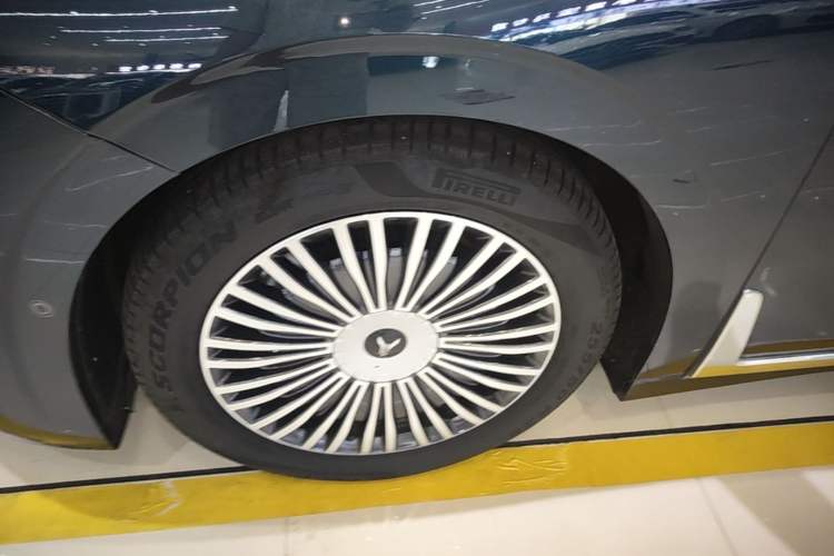 Used VOYAH Dream 2025 PHEV Four-Wheel-Drive Flagship Kunpeng Edition Left Front Wheel Hub