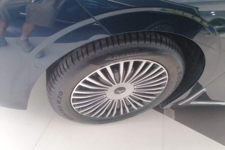 Used VOYAH Dream 2025 PHEV Four-Wheel-Drive Flagship Kunpeng Edition Left Front Wheel Hub