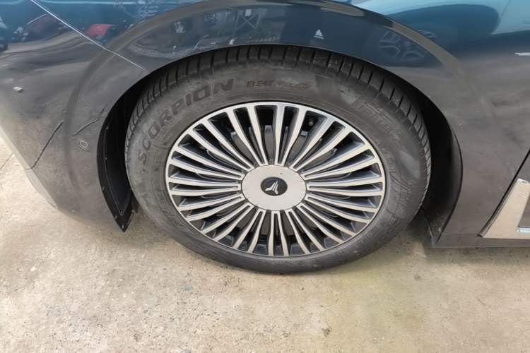 Used VOYAH Dream 2025 PHEV Four-Wheel-Drive Flagship Kunpeng Edition Left Front Wheel Hub
