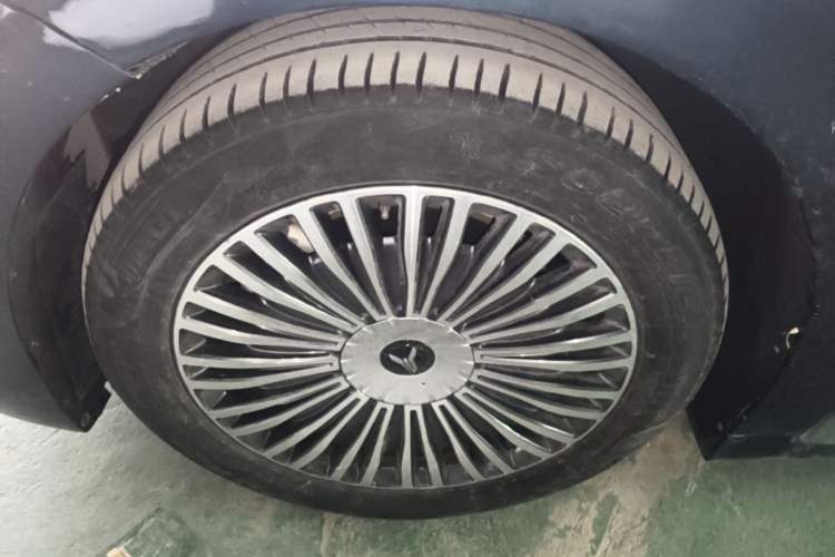 Used VOYAH Dream 2025 PHEV Four-Wheel-Drive Flagship Kunpeng Edition Left Front Wheel Hub