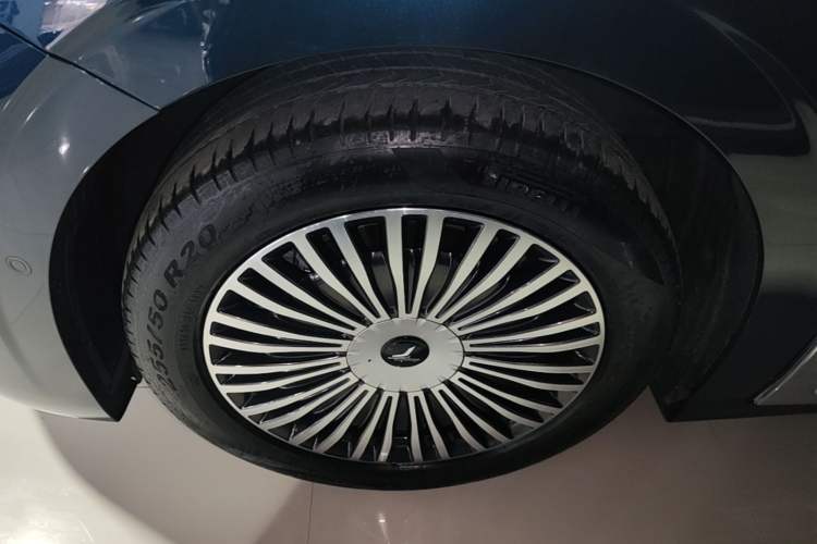 Used VOYAH Dream 2025 PHEV Four-Wheel Drive Prestige Kunpeng Edition Left Front Wheel Hub