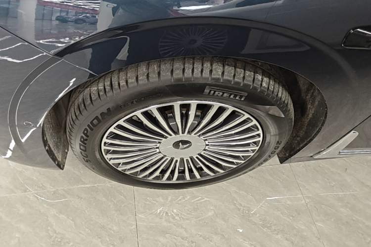 Used VOYAH Dream 2025 PHEV Four-Wheel Drive Prestige Qiankun Edition Left Front Wheel Hub