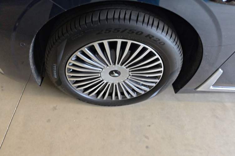 Used VOYAH Dream 2025 PHEV Four-Wheel Drive Prestige Kunpeng Edition Left Front Wheel Hub