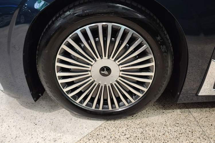 Used VOYAH Dream 2025 PHEV Four-Wheel-Drive Flagship Kunpeng Edition Left Front Wheel Hub