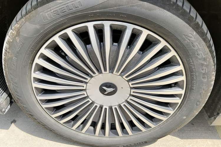 Used VOYAH Dream 2025 PHEV Four-Wheel Drive Prestige Qiankun Edition Left Front Wheel Hub