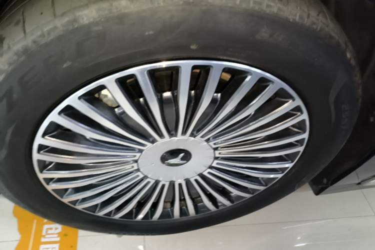 Used VOYAH Dream 2025 PHEV Four-Wheel-Drive Flagship Kunpeng Edition Left Front Wheel Hub