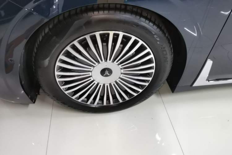 Used VOYAH Dream 2025 PHEV Four-Wheel-Drive Flagship Version – Qiankun Edition Left Front Wheel Hub