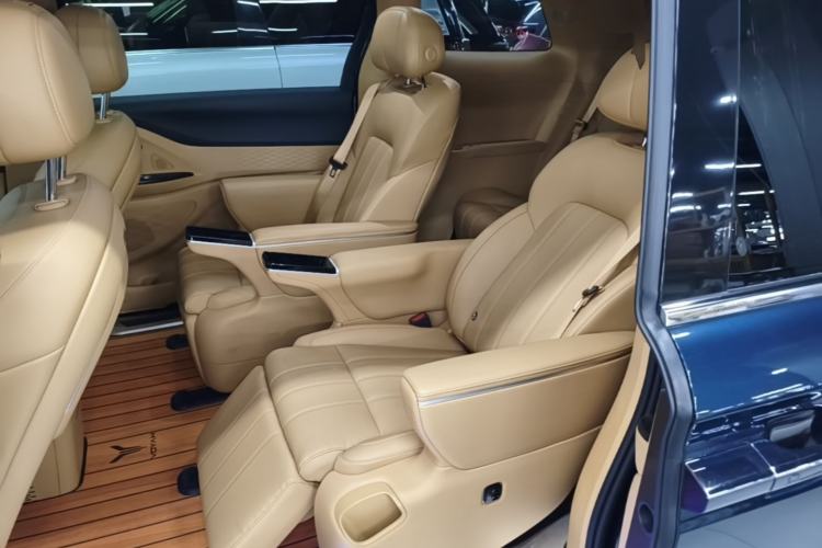 Used VOYAH Dream 2025 PHEV Four-Wheel Drive Excellence Kunpeng Edition Left Rear Seat