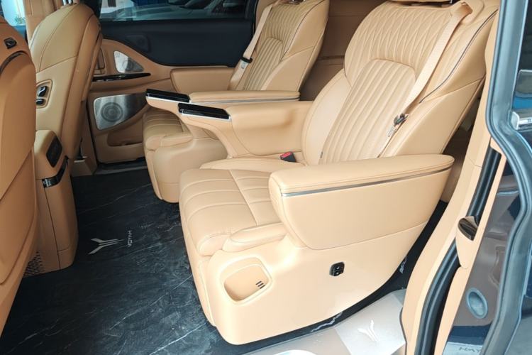 Used VOYAH Dream 2025 PHEV Four-Wheel-Drive Flagship Kunpeng Edition Left Rear Seat